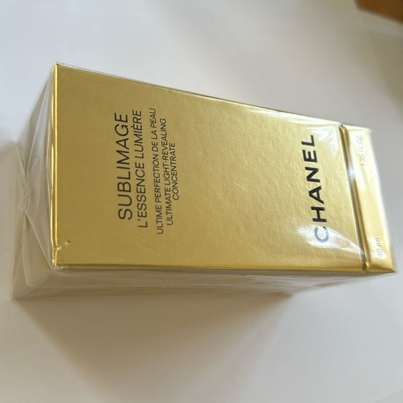 CHANEL - Picture 4 of 4